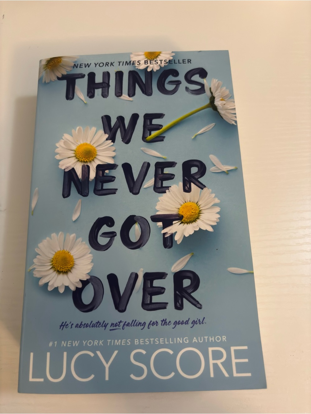 Things We Never Got Over by Lucy Score - Blue Cover with White Daisies